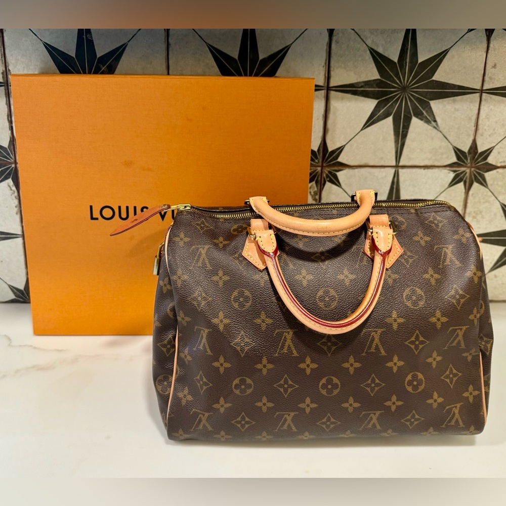LOUIS VUITTON
MONOGRAM CANVAS SPEEDY 30